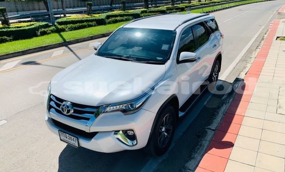 ซื้อ รถมือสอง Toyota Fortuner ขาว รถยนต์ ใน %{เมือง} ใน กรุงเทพมหานคร