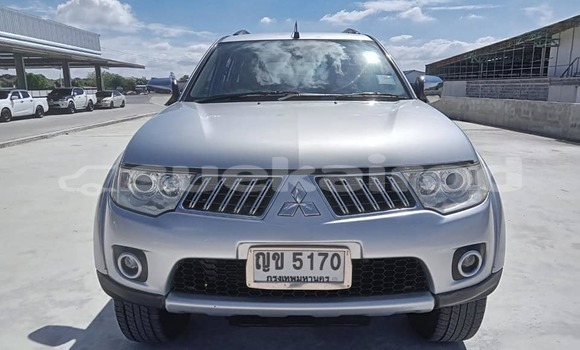 ซื้อ รถมือสอง Mitsubishi Pajero เงิน รถยนต์ ใน %{เมือง} ใน กรุงเทพมหานคร