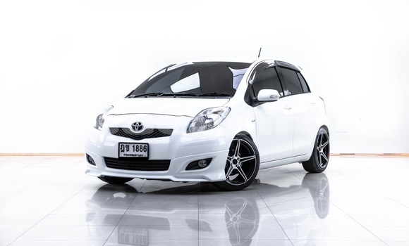 ซื้อ รถมือสอง Toyota Yaris ขาว รถยนต์ ใน %{เมือง} ใน กรุงเทพมหานคร