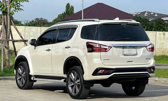 Buy Used Isuzu MU-X White Car in Bangkok in Bangkok Buy Used Isuzu MU-X White Car in Bangkok in Bangkok
