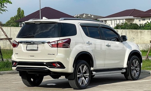 Buy Used Isuzu MU-X White Car in Bangkok in Bangkok Buy Used Isuzu MU-X White Car in Bangkok in Bangkok