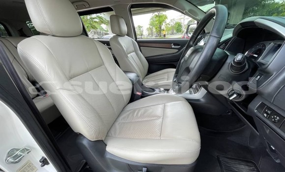 Buy Used Isuzu MU-X White Car in Bangkok in Bangkok Buy Used Isuzu MU-X White Car in Bangkok in Bangkok