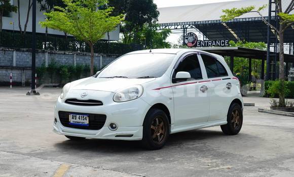 ซื้อ รถมือสอง Nissan March ขาว รถยนต์ ใน %{เมือง} ใน กรุงเทพมหานคร