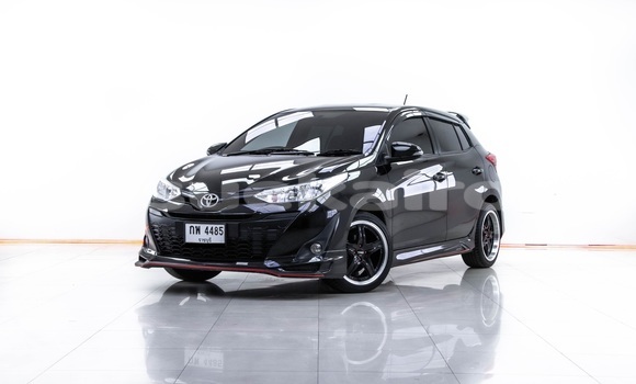 ซื้อ รถมือสอง Toyota Yaris สีดำ รถยนต์ ใน %{เมือง} ใน กรุงเทพมหานคร