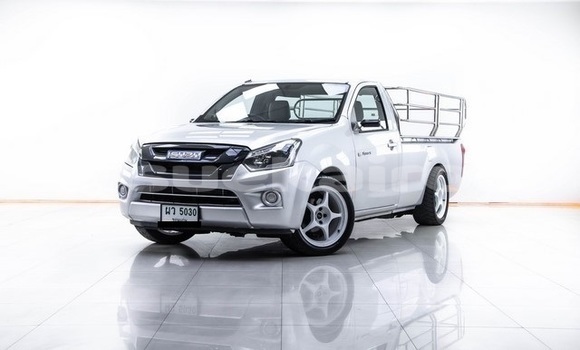 ซื้อ รถมือสอง Isuzu D–MAX เงิน รถยนต์ ใน %{เมือง} ใน กรุงเทพมหานคร