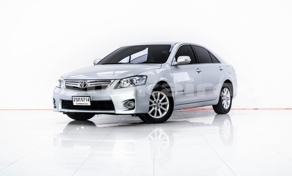 ซื้อ รถมือสอง Toyota Camry เงิน รถยนต์ ใน %{เมือง} ใน กรุงเทพมหานคร