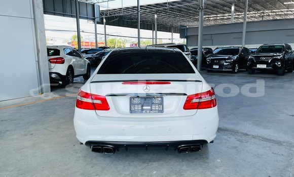 ซื้อ รถมือสอง Mercedes-Benz E-Classe ขาว รถยนต์ ใน %{เมือง} ใน กรุงเทพมหานคร ซื้อ รถมือสอง Mercedes-Benz E-Classe ขาว รถยนต์ ใน %{เมือง} ใน กรุงเทพมหานคร
