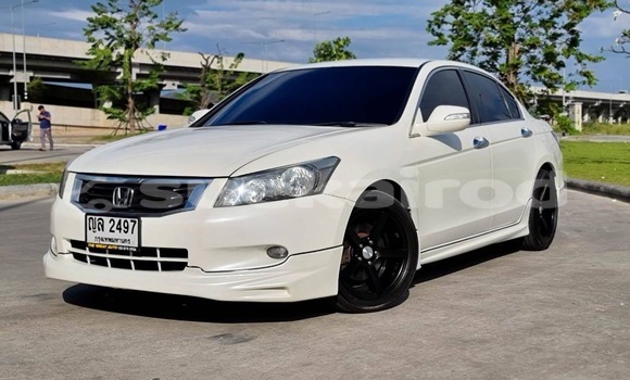 ซื้อ รถมือสอง Honda Accord ขาว รถยนต์ ใน %{เมือง} ใน กรุงเทพมหานคร