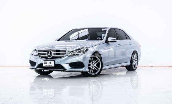 ซื้อ รถมือสอง Mercedes‒Benz E–Class เงิน รถยนต์ ใน %{เมือง} ใน กรุงเทพมหานคร