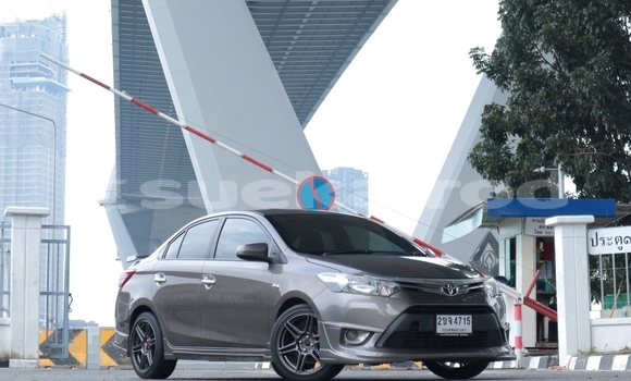 ซื้อ รถมือสอง Toyota Vios สีน้ำตาล รถยนต์ ใน %{เมือง} ใน กรุงเทพมหานคร