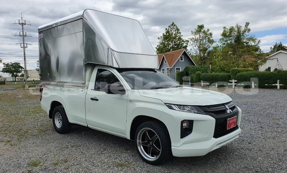 ซื้อ รถมือสอง Mitsubishi Triton ขาว รถยนต์ ใน %{เมือง} ใน กรุงเทพมหานคร