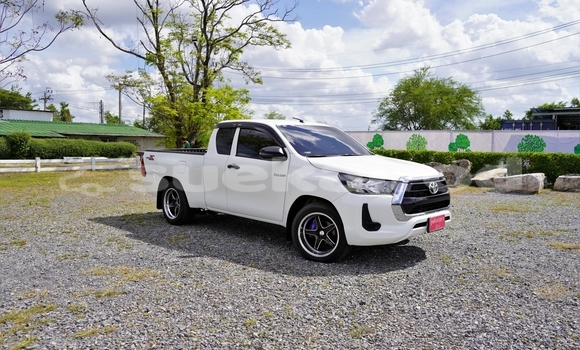 Buy Used Toyota Hiluxe Revo White Car in Bangkok in Bangkok