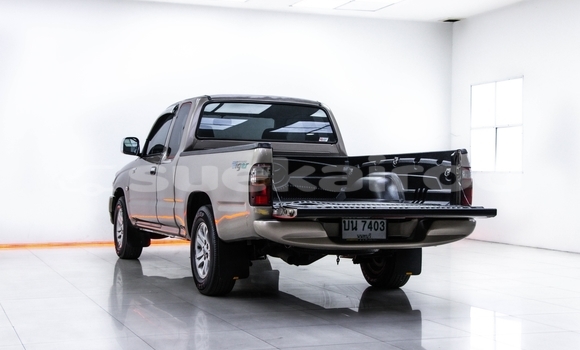 Buy Used Toyota Hilux Brown Car in Bangkok in Bangkok Buy Used Toyota Hilux Brown Car in Bangkok in Bangkok