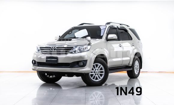 ซื้อ รถมือสอง Toyota Fortuner สีน้ำตาล รถยนต์ ใน %{เมือง} ใน กรุงเทพมหานคร ซื้อ รถมือสอง Toyota Fortuner สีน้ำตาล รถยนต์ ใน %{เมือง} ใน กรุงเทพมหานคร