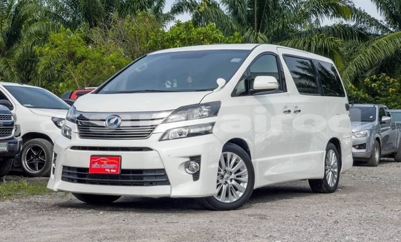 Buy Used Toyota Alphard White Car in Bangkok in Bangkok