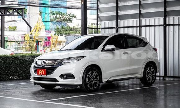 Buy Used Honda HR-V White Car in Bangkok in Bangkok Buy Used Honda HR-V White Car in Bangkok in Bangkok