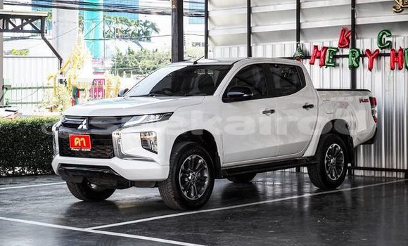 Buy Used Mitsubishi Triton White Car in Bangkok in Bangkok