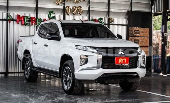 Buy Used Mitsubishi Triton White Car in Bangkok in Bangkok Buy Used Mitsubishi Triton White Car in Bangkok in Bangkok