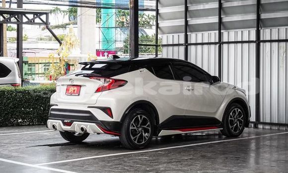 ซื้อ รถมือสอง Toyota C-HR ขาว รถยนต์ ใน %{เมือง} ใน กรุงเทพมหานคร ซื้อ รถมือสอง Toyota C-HR ขาว รถยนต์ ใน %{เมือง} ใน กรุงเทพมหานคร