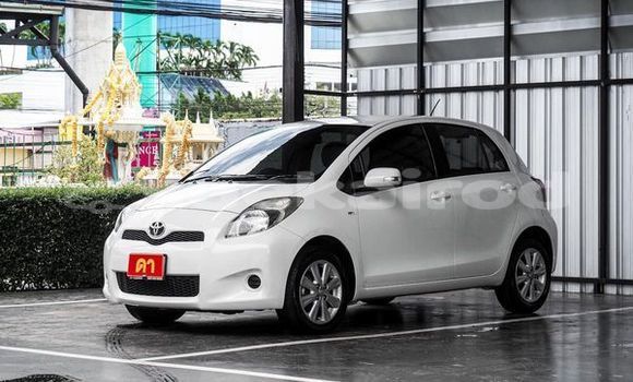ซื้อ รถมือสอง Toyota Yaris ขาว รถยนต์ ใน %{เมือง} ใน กรุงเทพมหานคร