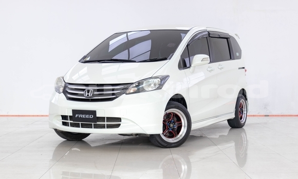 Buy Used Honda Freed White Car in Bangkok in Bangkok