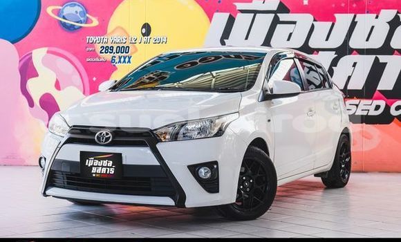 ซื้อ รถมือสอง Toyota Yaris ขาว รถยนต์ ใน %{เมือง} ใน กรุงเทพมหานคร