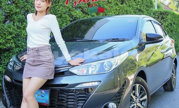 ซื้อ รถมือสอง Toyota Yaris สีดำ รถยนต์ ใน %{เมือง} ใน กรุงเทพมหานคร