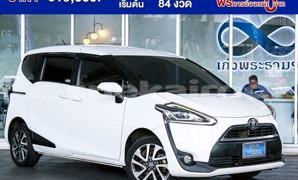 ซื้อ รถมือสอง Toyota Sienta ขาว รถยนต์ ใน %{เมือง} ใน กรุงเทพมหานคร