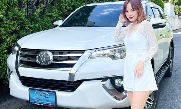 Buy Used Toyota Fortuner White Car in Bangkok in Bangkok
