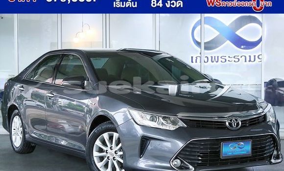 ซื้อ รถมือสอง Toyota Camry เงิน รถยนต์ ใน %{เมือง} ใน กรุงเทพมหานคร
