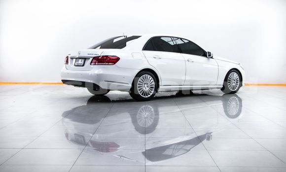 ซื้อ รถมือสอง Mercedes-Benz E-Classe ขาว รถยนต์ ใน %{เมือง} ใน กรุงเทพมหานคร ซื้อ รถมือสอง Mercedes-Benz E-Classe ขาว รถยนต์ ใน %{เมือง} ใน กรุงเทพมหานคร