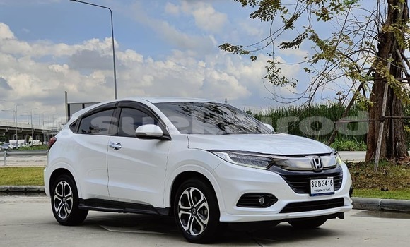 Buy Used Honda HR-V White Car in Bangkok in Bangkok