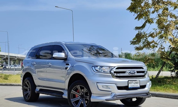 ซื้อ รถมือสอง Ford Everest เงิน รถยนต์ ใน %{เมือง} ใน กรุงเทพมหานคร