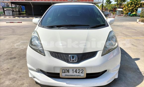 Buy Used Honda Jazz White Car in Bangkok in Bangkok