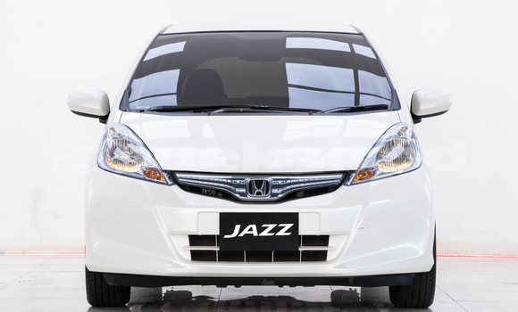 Buy Used Honda Jazz White Car in Bangkok in Bangkok Buy Used Honda Jazz White Car in Bangkok in Bangkok