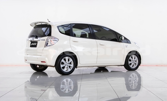 Buy Used Honda Jazz White Car in Bangkok in Bangkok Buy Used Honda Jazz White Car in Bangkok in Bangkok