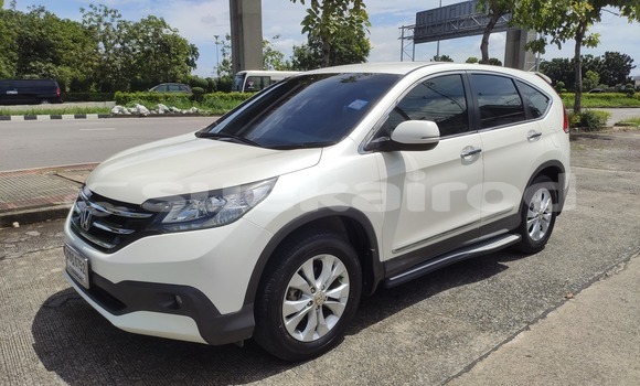 ซื้อ รถมือสอง Honda CR-V ขาว รถยนต์ ใน %{เมือง} ใน กรุงเทพมหานคร