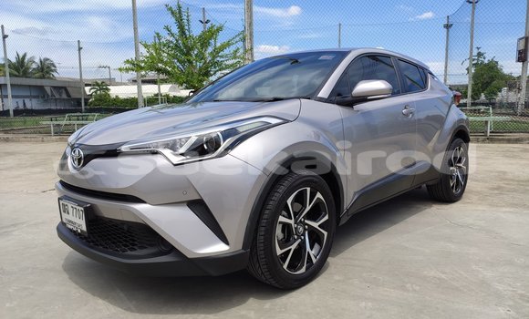ซื้อ รถมือสอง Toyota C-HR เงิน รถยนต์ ใน %{เมือง} ใน กรุงเทพมหานคร