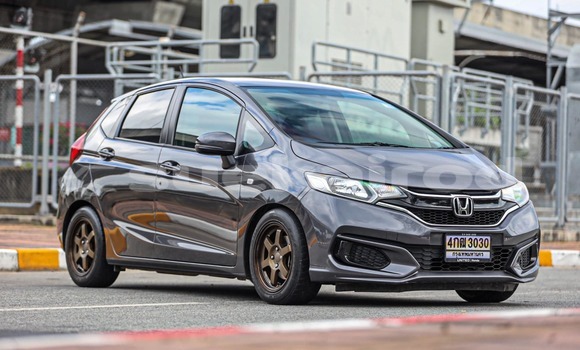 ซื้อ รถมือสอง Honda Jazz สีดำ รถยนต์ ใน %{เมือง} ใน กรุงเทพมหานคร