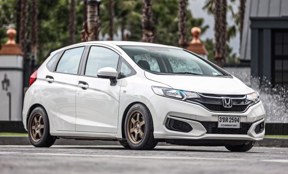 ซื้อ รถมือสอง Honda Jazz ขาว รถยนต์ ใน %{เมือง} ใน กรุงเทพมหานคร