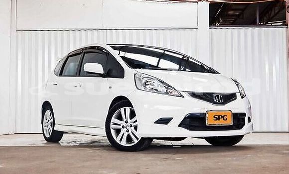 Buy Used Honda Jazz White Car in Bangkok in Bangkok