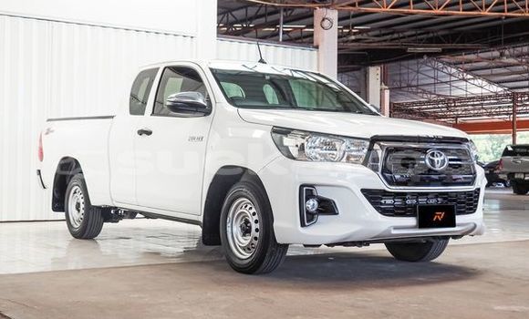 ซื้อ รถมือสอง Toyota Hiluxe Revo ขาว รถยนต์ ใน %{เมือง} ใน กรุงเทพมหานคร