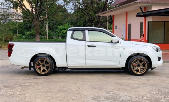 Buy Used Isuzu D-Max White Car in Bangkok in Bangkok Buy Used Isuzu D-Max White Car in Bangkok in Bangkok