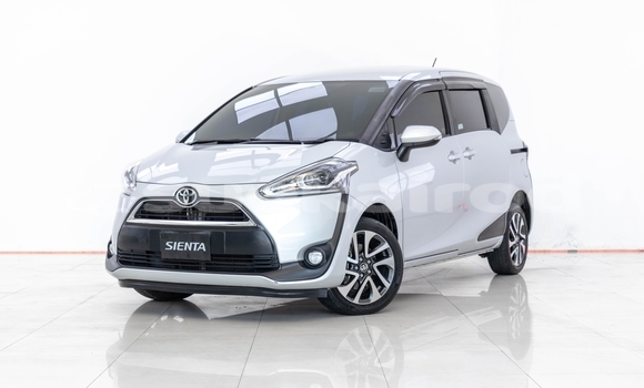 ซื้อ รถมือสอง Toyota Sienta อื่น ๆ รถยนต์ ใน %{เมือง} ใน กรุงเทพมหานคร