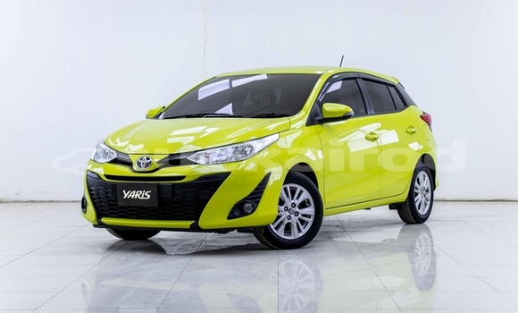 ซื้อ รถมือสอง Toyota Yaris เขียว รถยนต์ ใน %{เมือง} ใน กรุงเทพมหานคร