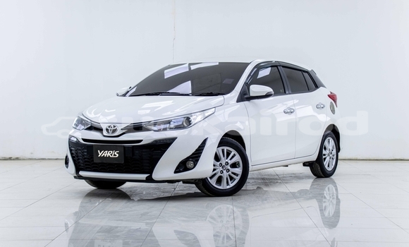 ซื้อ รถมือสอง Toyota Yaris ขาว รถยนต์ ใน %{เมือง} ใน กรุงเทพมหานคร