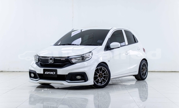 ซื้อ รถมือสอง Honda Brio ขาว รถยนต์ ใน %{เมือง} ใน กรุงเทพมหานคร