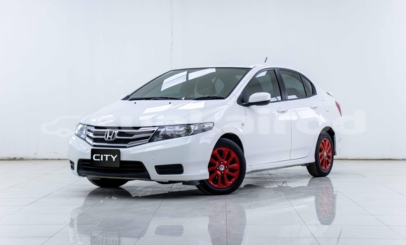 ซื้อ รถมือสอง Honda City ขาว รถยนต์ ใน %{เมือง} ใน กรุงเทพมหานคร