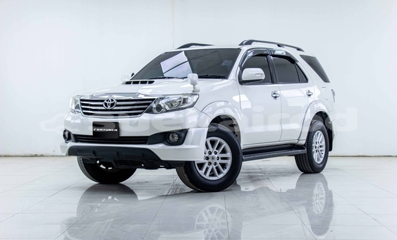 ซื้อ รถมือสอง Toyota Fortuner ขาว รถยนต์ ใน %{เมือง} ใน กรุงเทพมหานคร