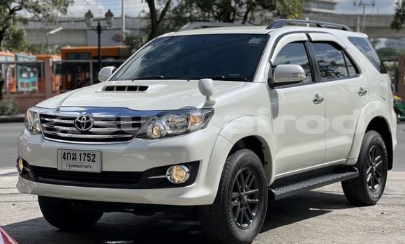ซื้อ รถมือสอง Toyota Fortuner ขาว รถยนต์ ใน %{เมือง} ใน กรุงเทพมหานคร